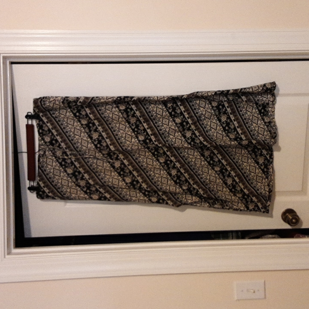 Old Navy Black, Brown, Tan Print Maxi Skirt